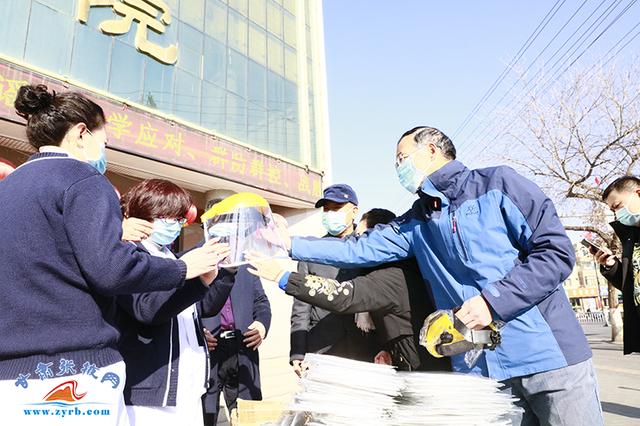 红足—世足球网向红足—世足球网附属张掖人民医院捐赠防护物资